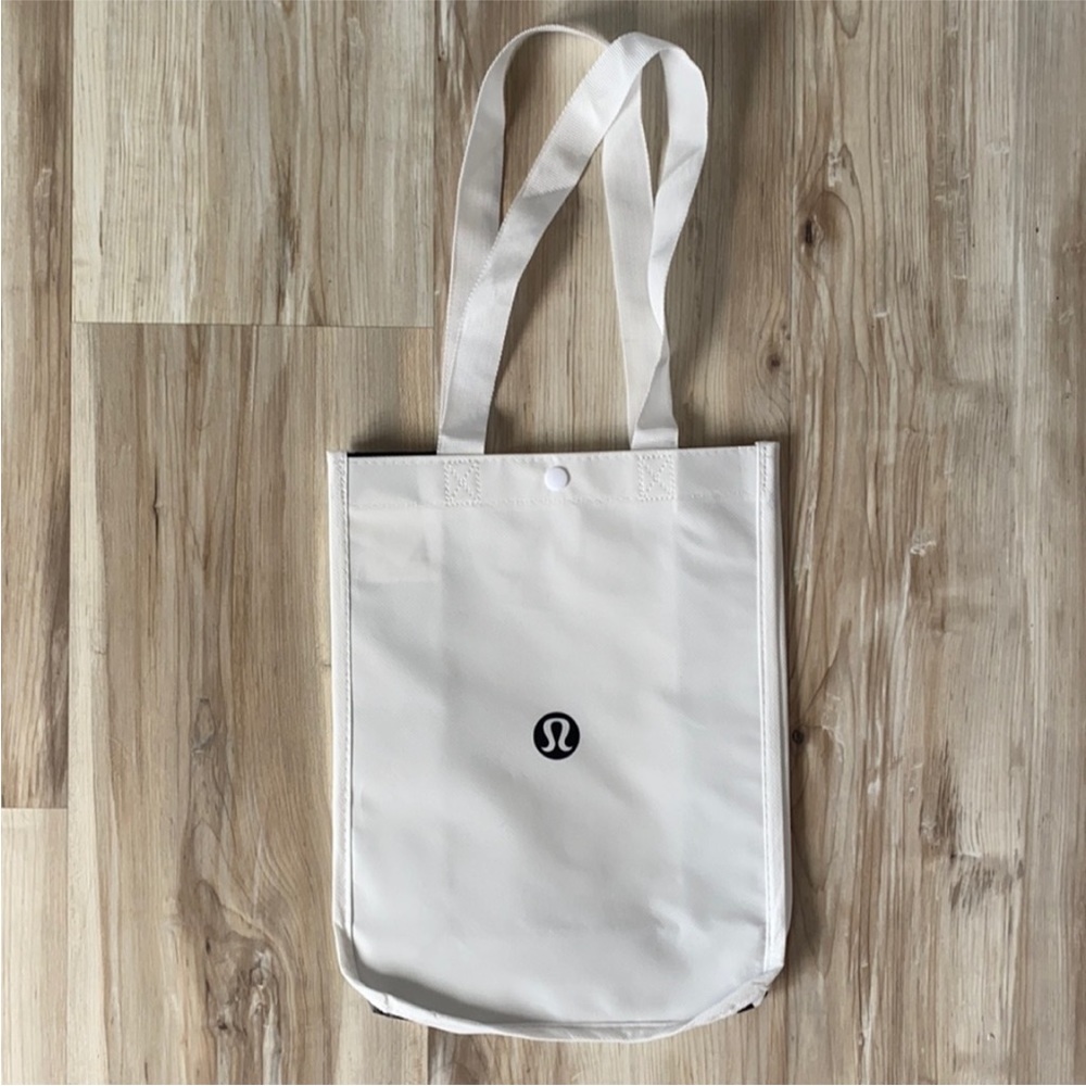 ❤️ Lululemon Small New White and Black Tote Bag NWOT